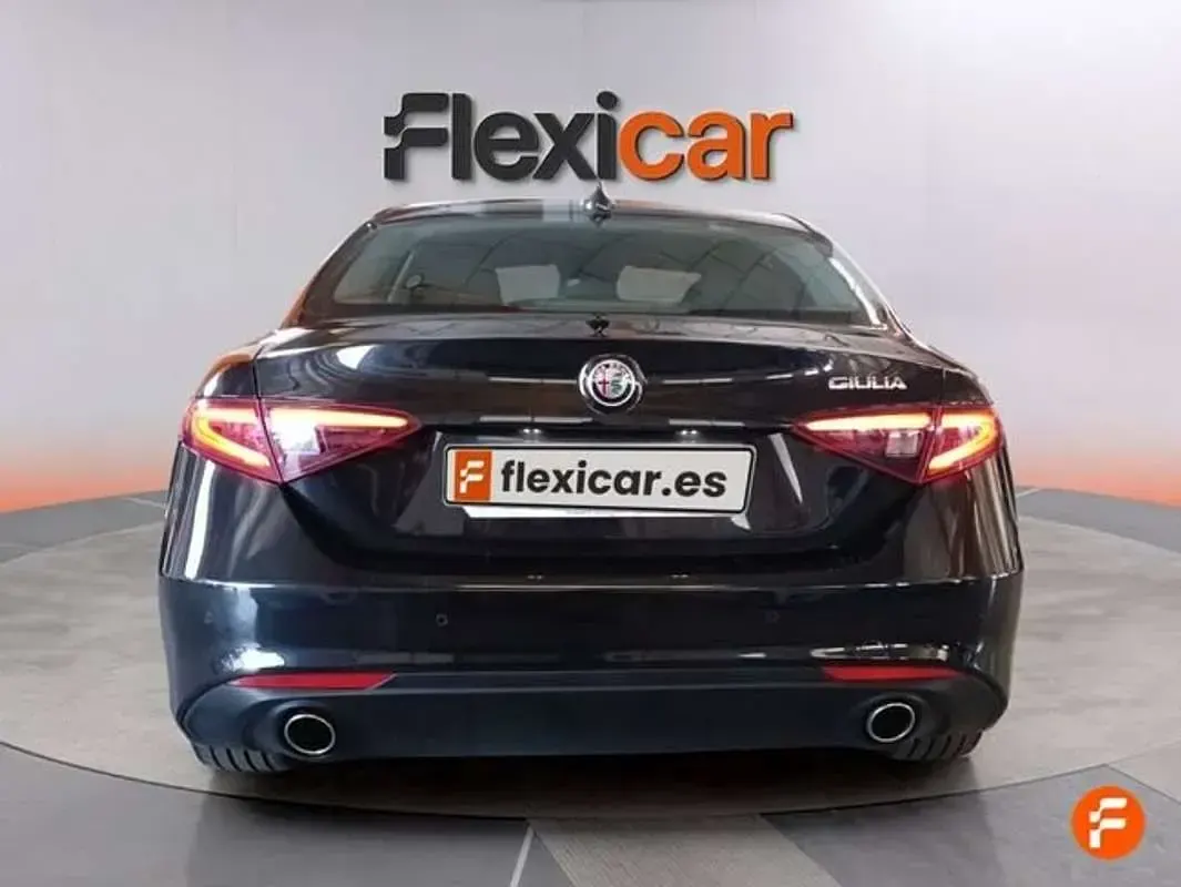 Usado Alfa Romeo Giulia Super 179 CV (131 kW) 2017 Negro Berlina