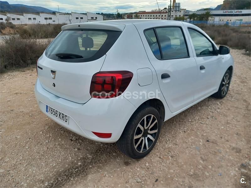Usado Dacia Sandero Acces 73 CV (53 kW) 2018 Blanco Berlina