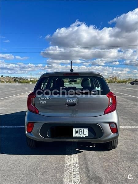 Usado Kia Picanto Comfort 67 CV (49 kW) 2022 Gris / plata Utilitario