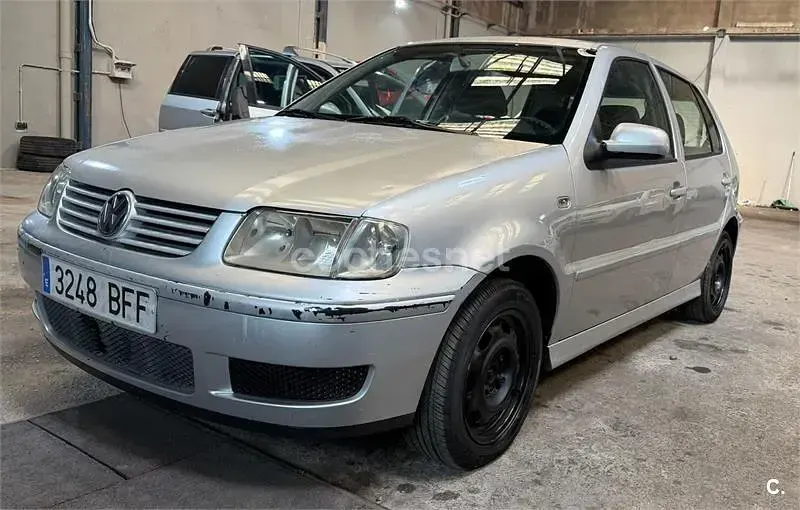 Usado VW Polo Trendline 75 CV (55 kW) 2001 Gris / plata Berlina