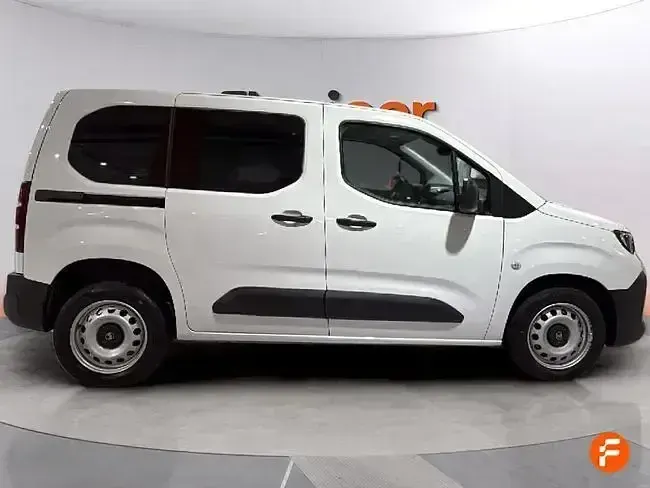 Usado Citroën Berlingo 102 CV (75 kW) 2024 Blanco Monovolumen