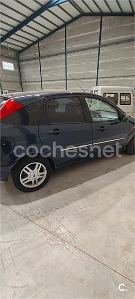 Usado Ford Focus Trend 115 CV (84 kW) 2004 Azul Berlina