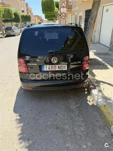 Usado VW Touran Highline 140 CV (102 kW) 2008 Negro Monovolumen