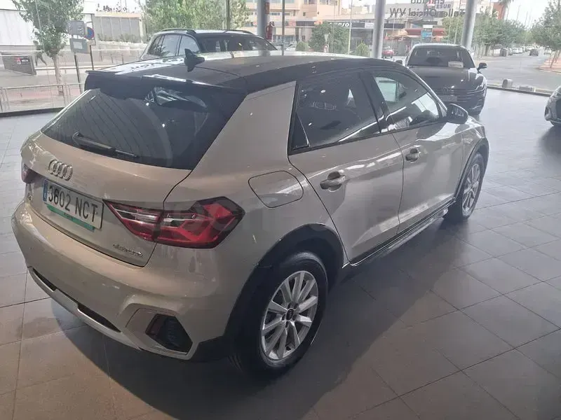 Nuevo Audi A1 116 CV (85 kW) 2025 Gris / plata SUV