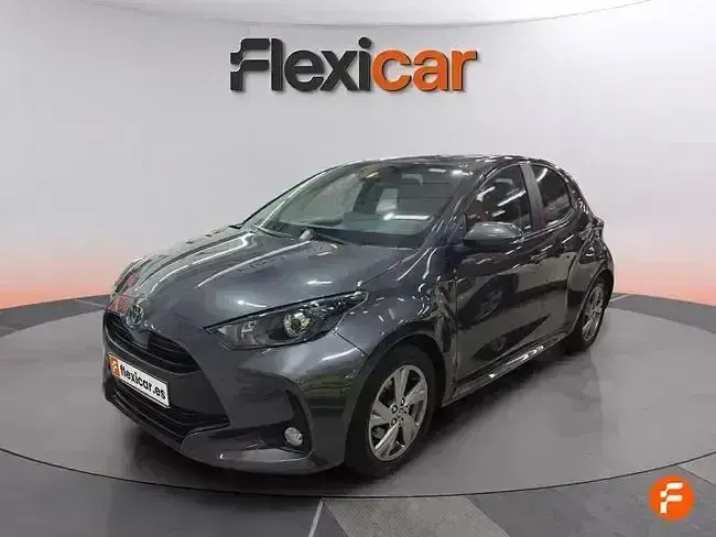 Usado Toyota Yaris Active 116 CV (85 kW) 2025 Gris Utilitario