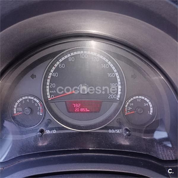 Begagnad VW up! move up! 60 HK (44 kW) 2014 Vit Halvkombi