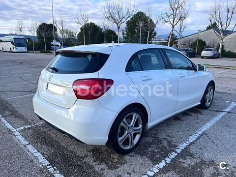 Usado Mercedes A180 Urban 109 CV (80 kW) 2014 Blanco Berlina