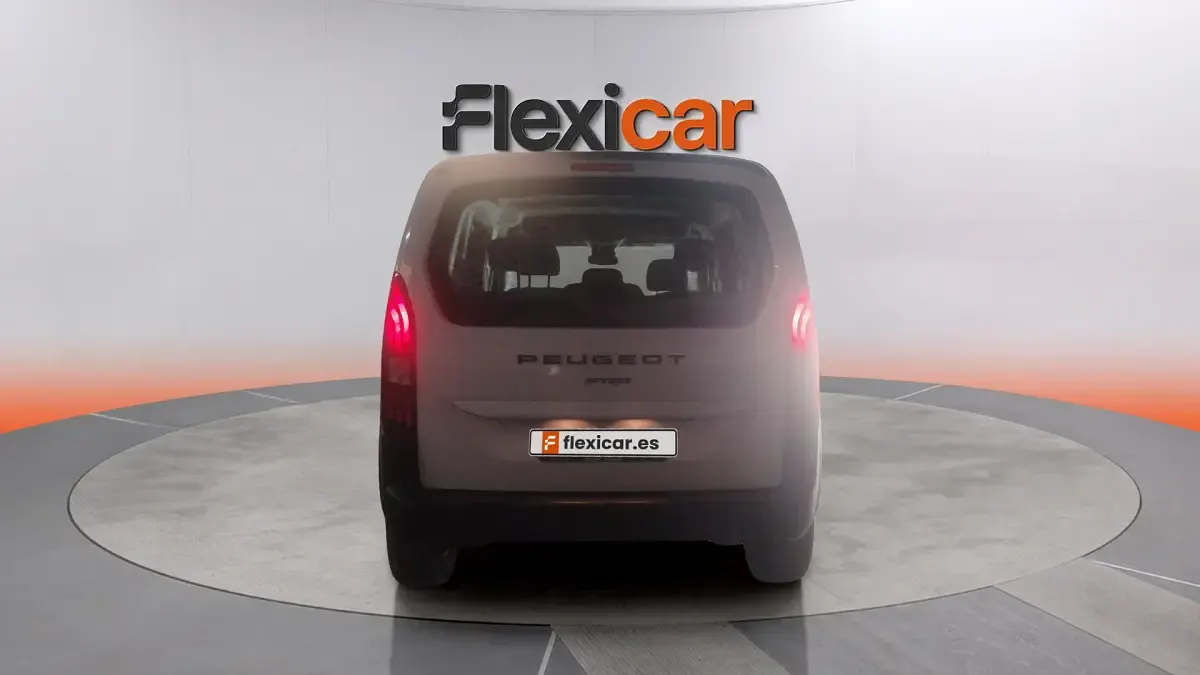 Usado Peugeot Rifter Allure 131 CV (96 kW) 2024 Blanco Monovolumen
