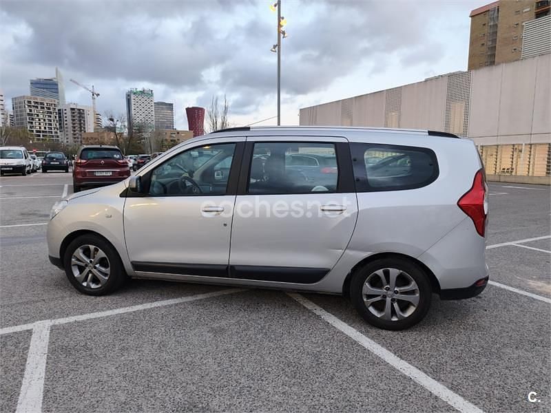 Usado Dacia Lodgy Lauréate 107 CV (78 kW) 2015 Gris / plata Monovolumen