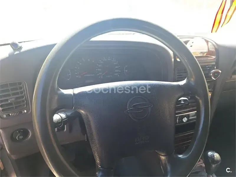 Usado SsangYong Korando 100 CV (73 kW) 1999 Gris / plata SUV