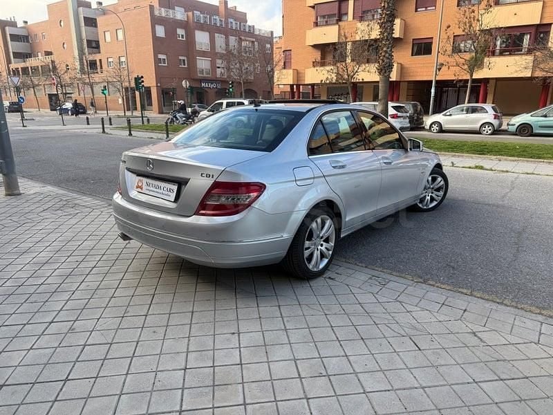 Usado Mercedes C220 Avantgarde 170 HP (125 kW) 2011 Cinzento Sedan