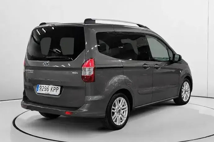 Usado Ford Tourneo Titanium 100 CV (73 kW) 2018