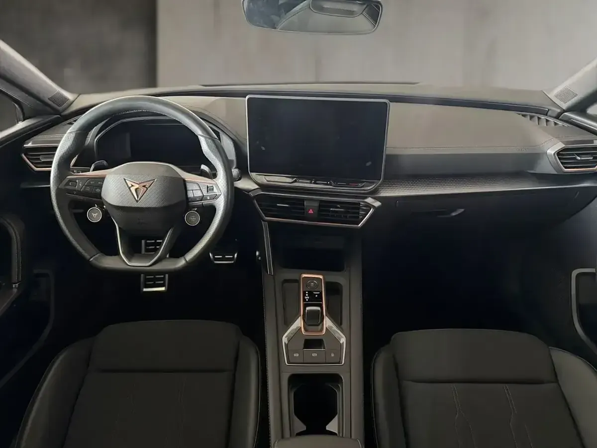 Usado Cupra Leon 204 CV (150 kW) 2024 Gris Berlina