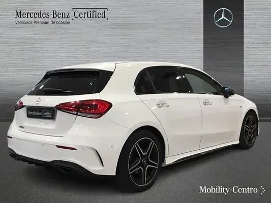 Usado Mercedes A180 AMG line 116 CV (85 kW) 2021 Blanco Berlina
