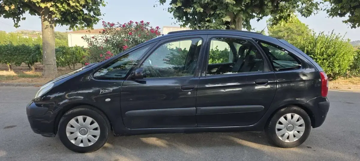 Usado Citroën Xsara Picasso Exclusive 109 CV (80 kW) 2006 Negro Monovolumen