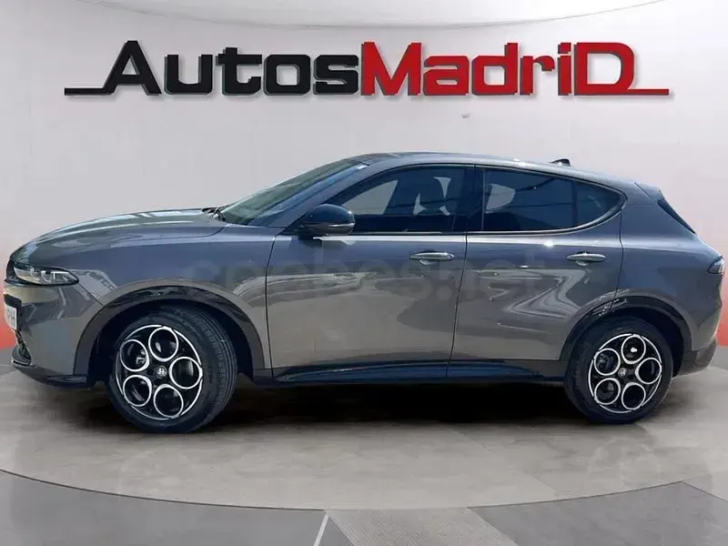 Usado Alfa Romeo Tonale Sprint 130 CV (95 kW) 2024 Gris / plata SUV