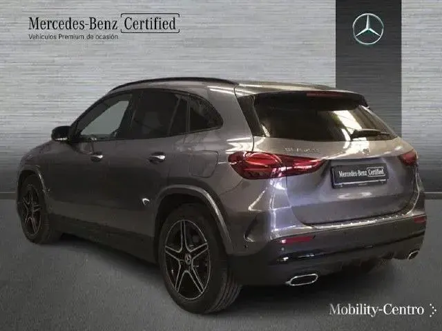 Usado Mercedes GLA200 AMG line 163 CV (119 kW) 2025 Mountaingrau  met. SUV