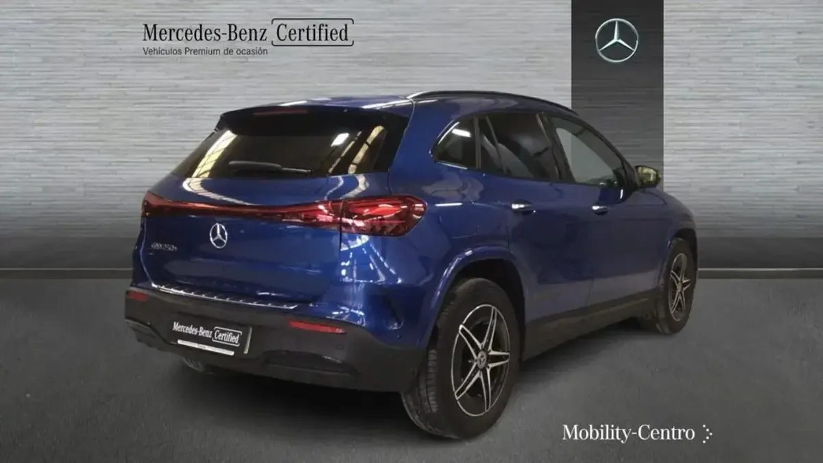 Usado Mercedes EQA250+ AMG line 139 kW (190 CV) 2024 Spektral blue  metallic paint SUV