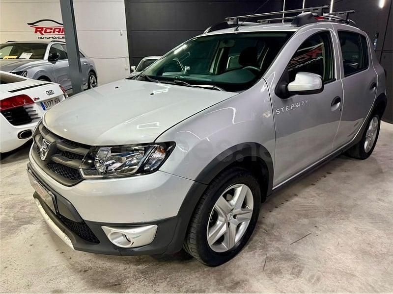 Usado Dacia Sandero Stepway 90 CV (66 kW) 2015 Gris / plata Berlina