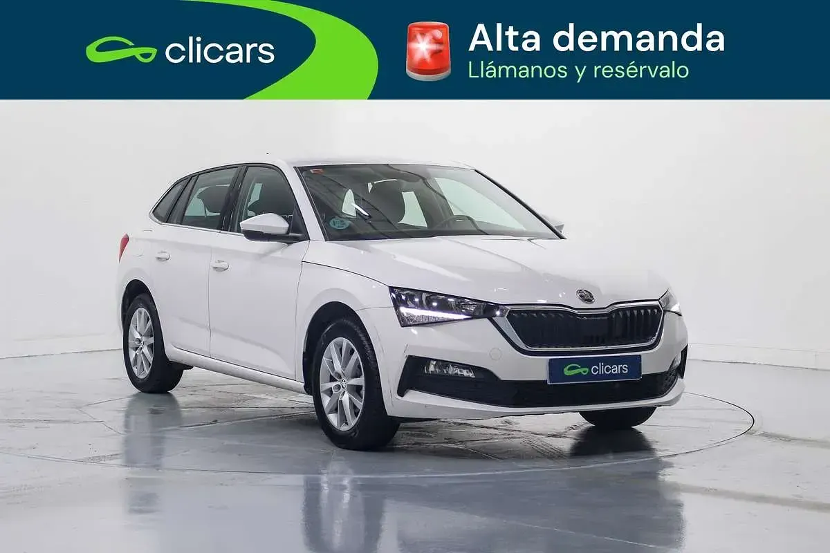 Usado Skoda Scala Ambition 110 CV (80 kW) 2021 Blanco Utilitario