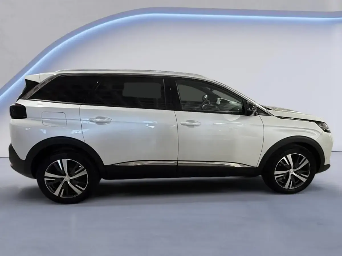 Usado Peugeot 5008 GT 130 CV (95 kW) 2023 Blanco SUV