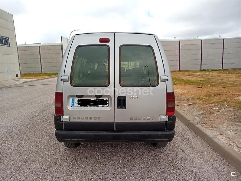 Usado Peugeot Partner Tepee 90 CV (66 kW) 2009 Gris / plata Monovolumen