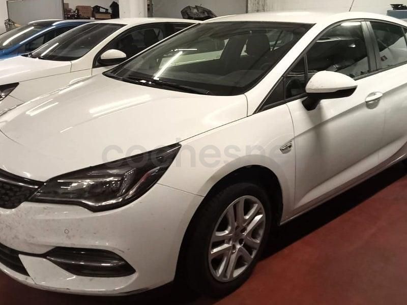 Blanco Usado 2020 Opel Astra Berlina | 13.400 € (Un poco caro) - Imagen 1/4