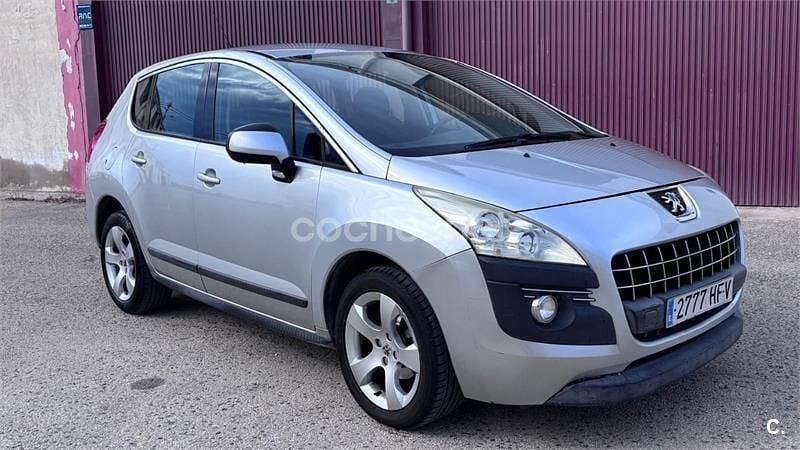 Usado Peugeot 3008 112 CV (82 kW) 2011 Gris / plata Familiar