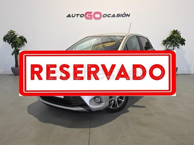 Gris / plata Usado 2020 Toyota Yaris Hybrid Berlina | 14.400 € (Buen precio) - Imagen 1/4