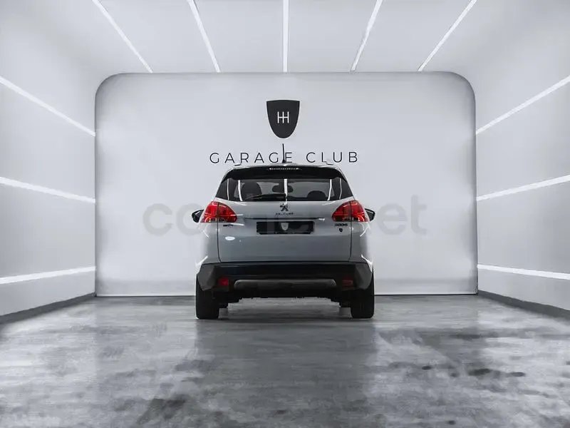 Usado Peugeot 2008 Allure 120 CV (88 kW) 2016 Blanco SUV