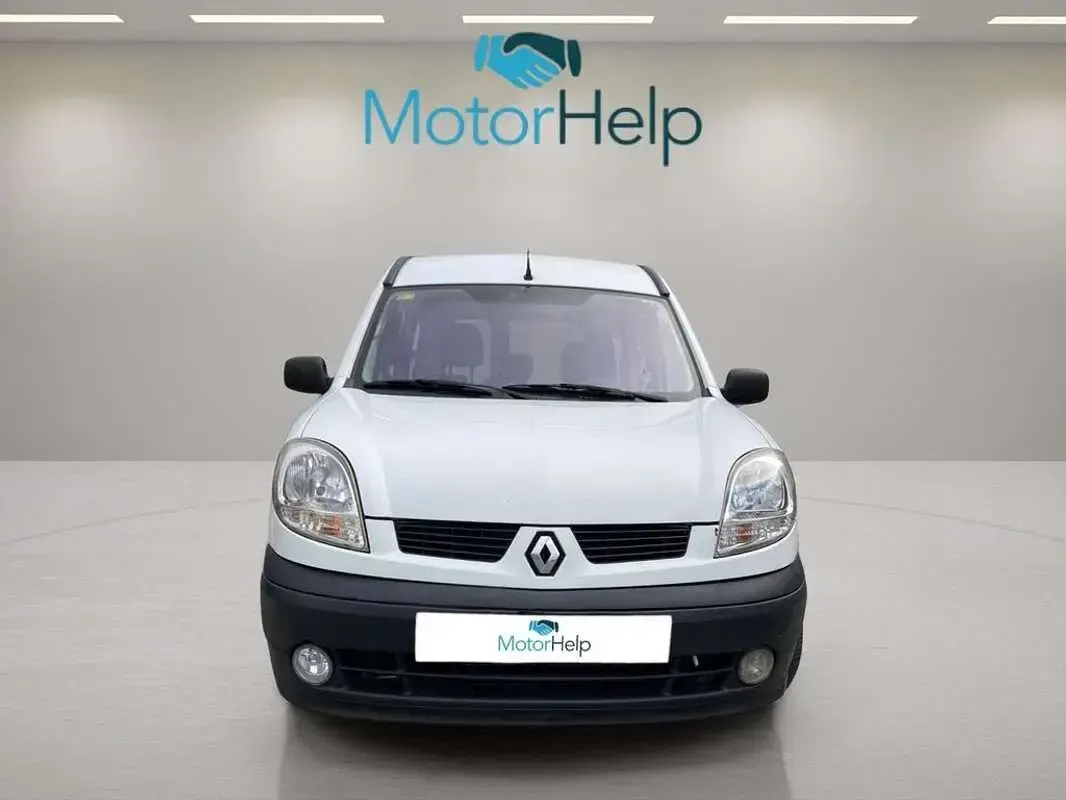 Usado Renault Kangoo Expression 80 CV (58 kW) 2005 Blanco Monovolumen