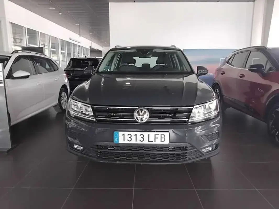 Begagnad VW Tiguan Edition 131 HK (96 kW) 2020 Grå SUV