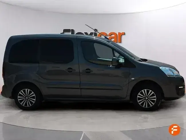 Usado Peugeot Partner Tepee Active 100 CV (73 kW) 2017 Gris Monovolumen