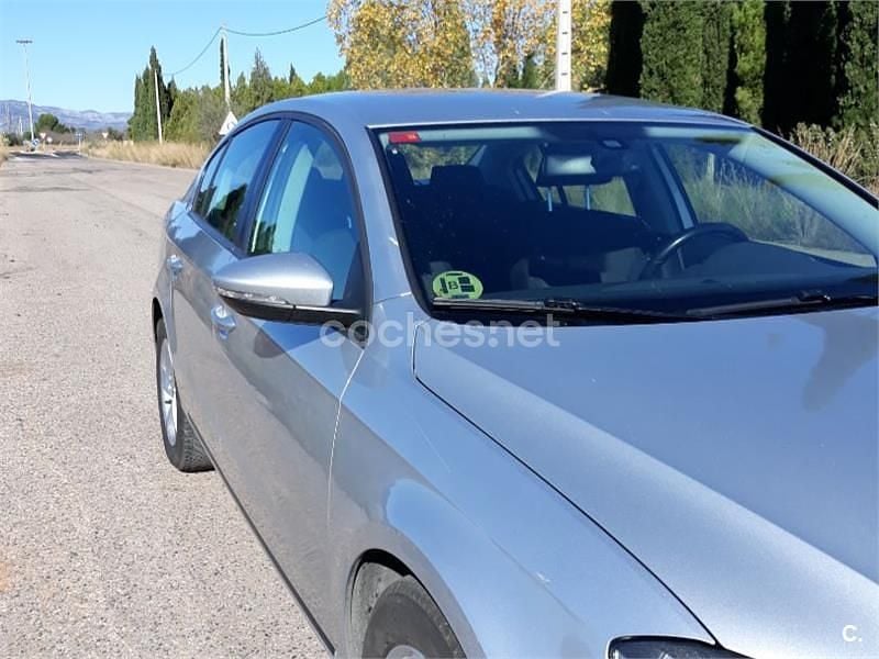 Gris / plata Usado 2011 VW Passat Advance Berlina | 5990 € (Buen precio) - Imagen 1/4