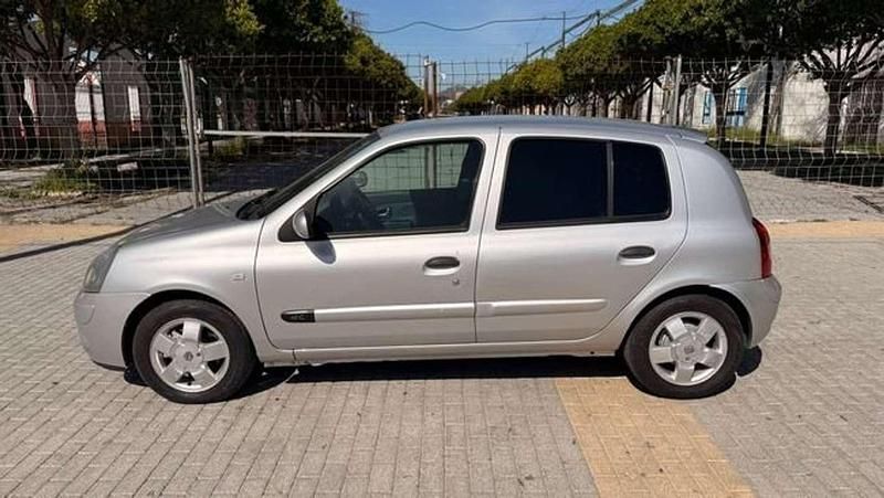 Usado Renault Clio II Expression 85 CV (62 kW) 2005 Gris / plata Berlina