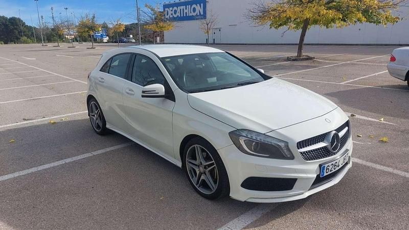 Usado Mercedes A180 AMG line 109 CV (80 kW) 2015 Blanco Utilitario