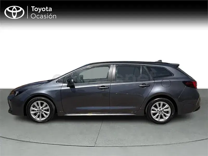 Usado Toyota Corolla Active 140 CV (102 kW) 2025 Gris / plata Familiar