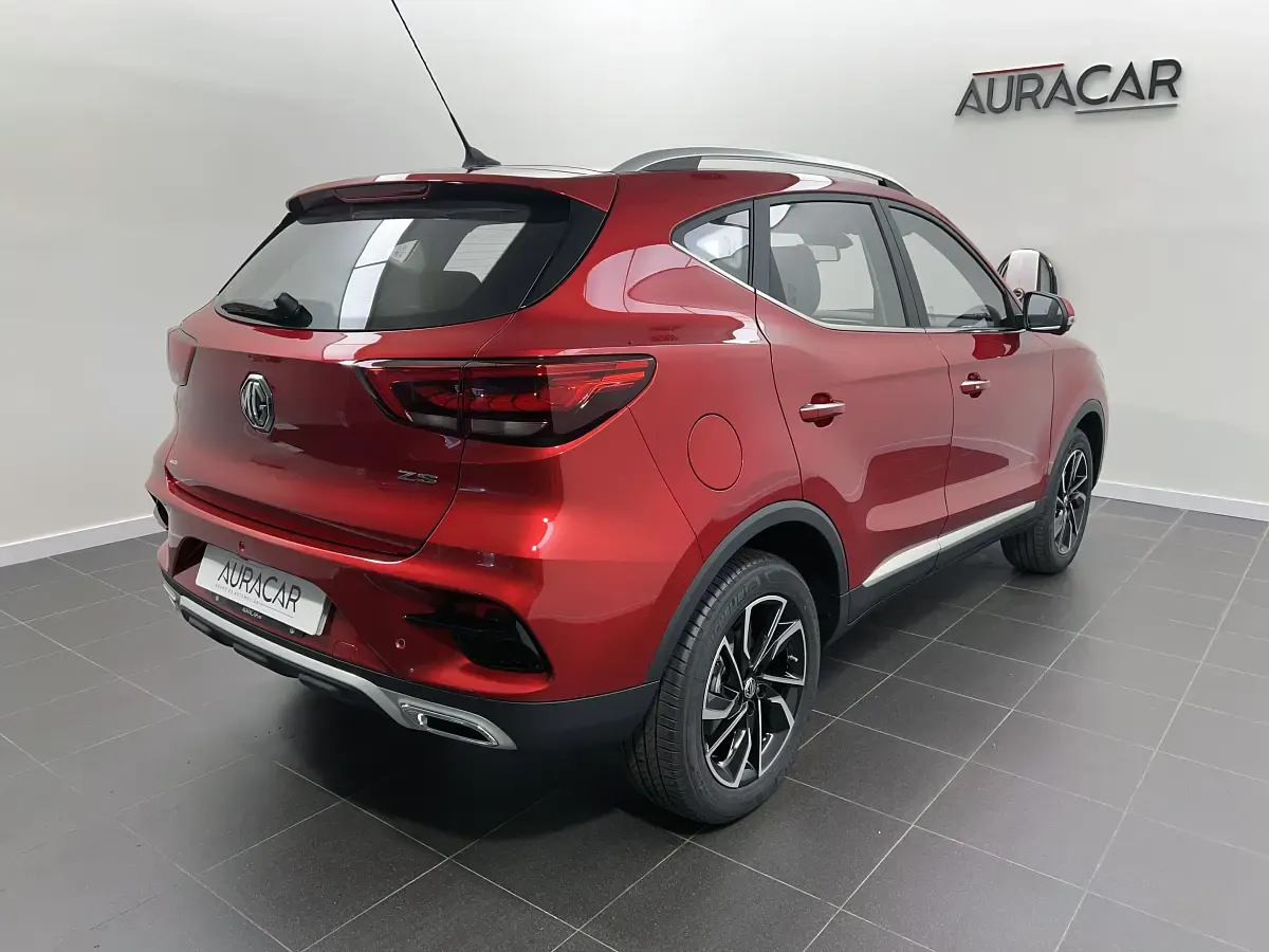 Usado MG ZS Luxury 111 CV (81 kW) 2025 Rojo SUV