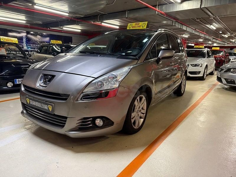 Usado Peugeot 5008 110 CV (80 kW) 2010 Gris / plata Monovolumen