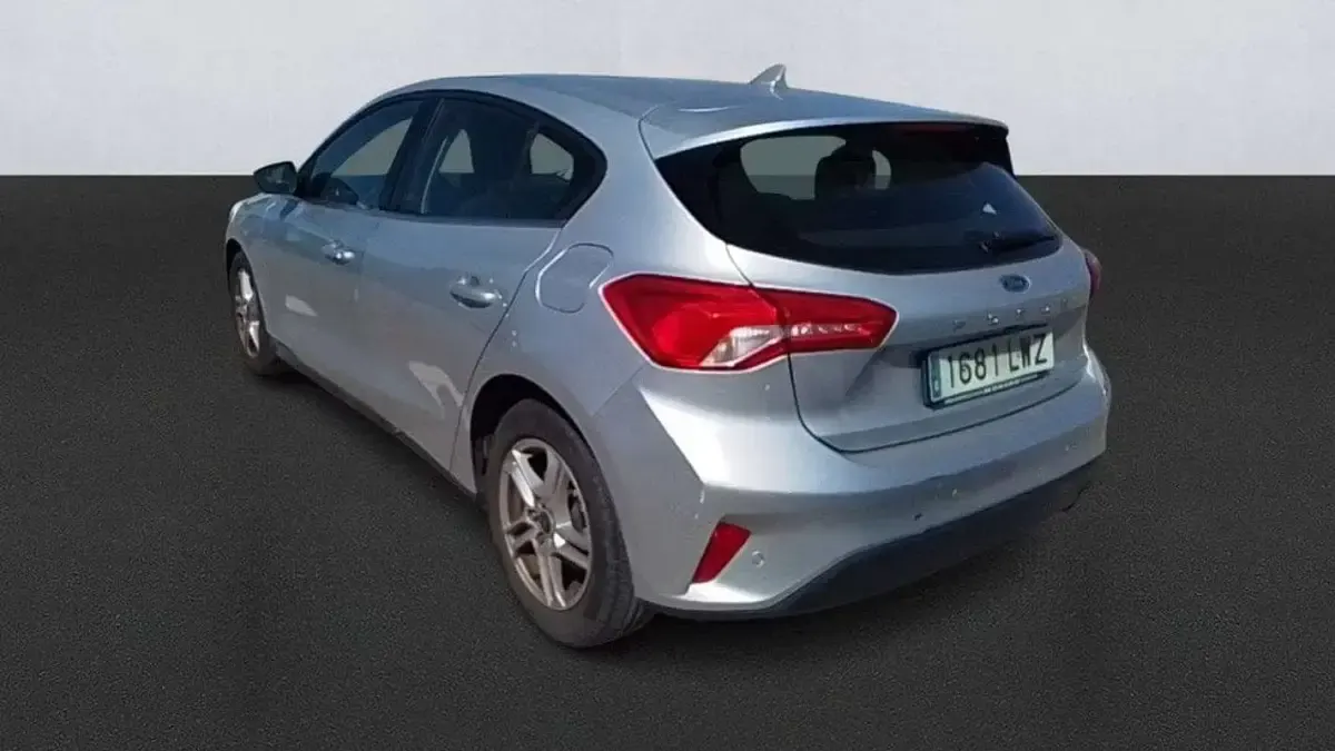 Usado Ford Focus Trend+ 120 CV (88 kW) 2022 Plateado Utilitario