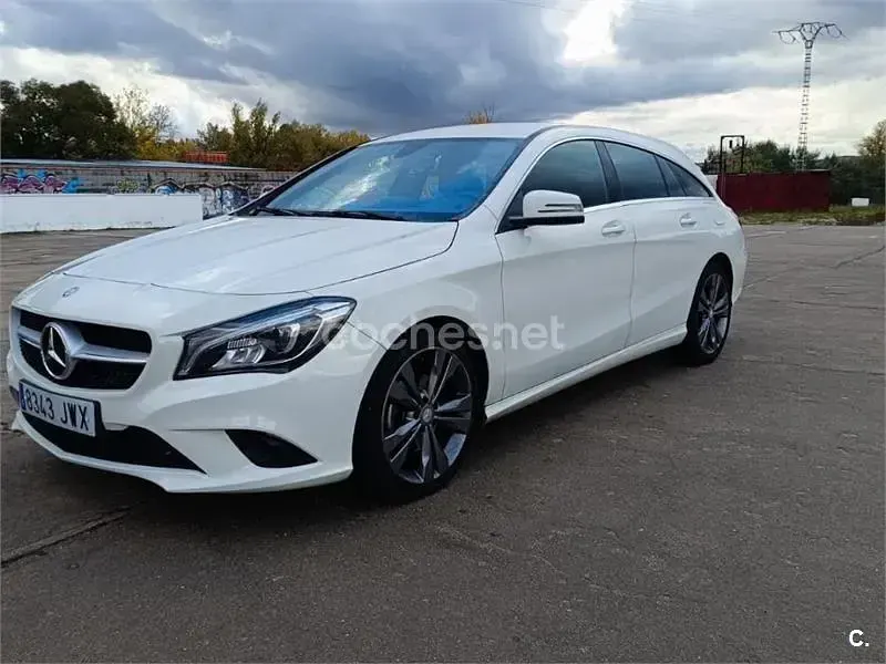 Usado Mercedes CLA200 Shooting Brake 136 CV (100 kW) 2017 Blanco Familiar