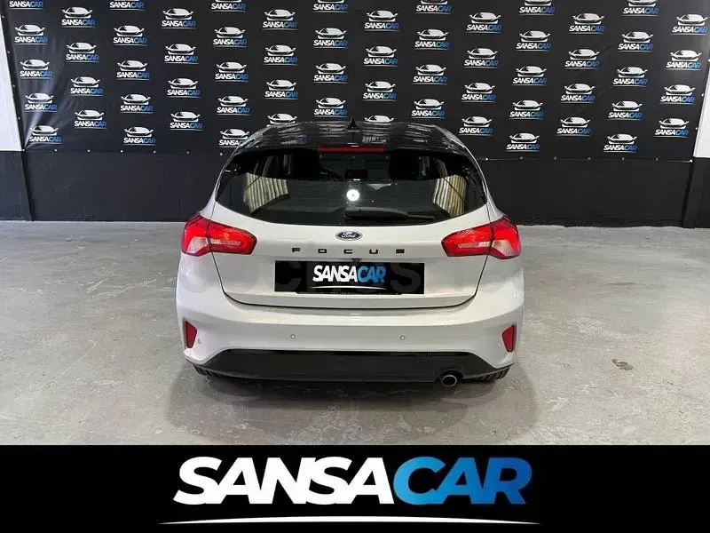 Usado Ford Focus Active 120 CV (88 kW) 2022 Gris / plata Berlina