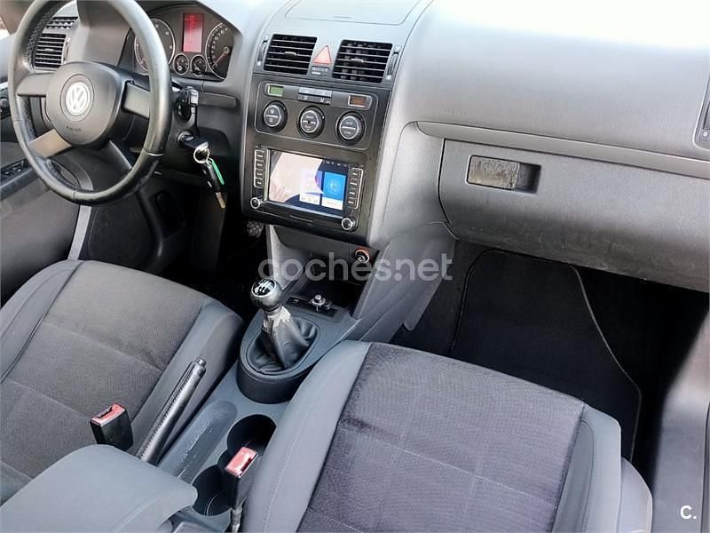 Usado VW Touran Highline 140 CV (102 kW) 2006 Rojo Monovolumen