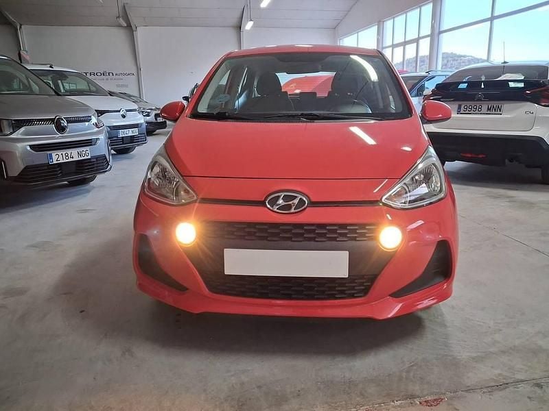 Usado Hyundai i10 GO! 66 CV (48 kW) 2019 Rojo Utilitario