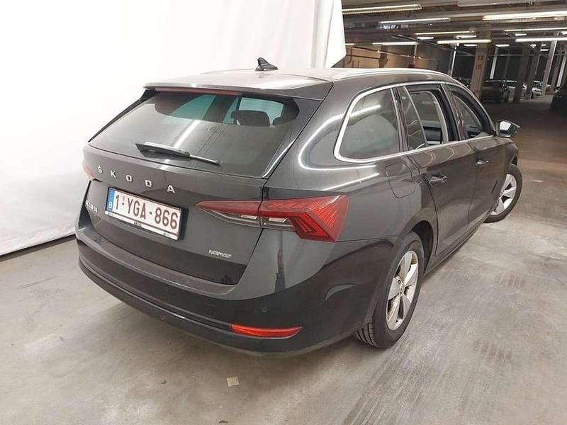 Usado Skoda Octavia Ambition 151 CV (111 kW) 2020 Negro Familiar