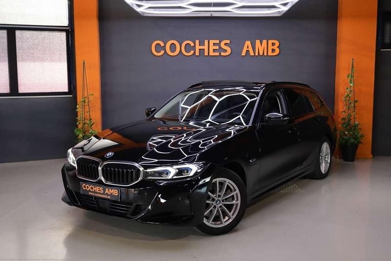 Negro Usado 2022 BMW 320e Comfort Edition Familiar | 24.950 € (Precio justo) - Imagen 1/4