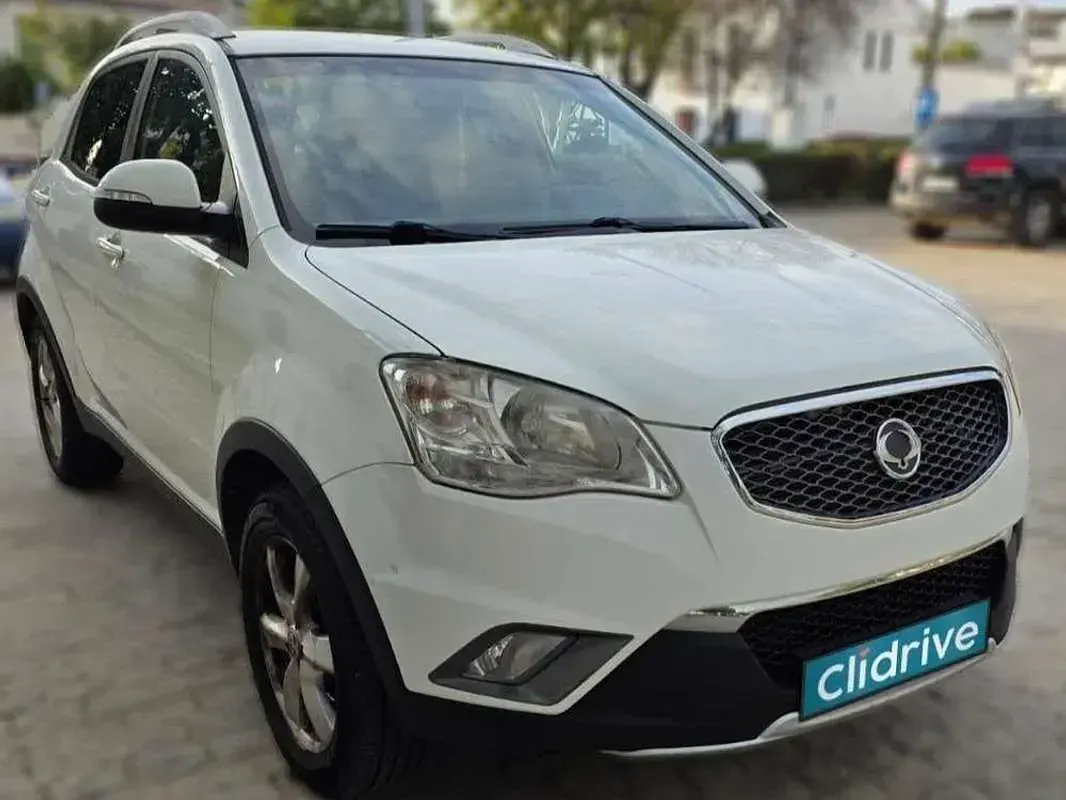 Usado SsangYong Korando Premium Plus 175 CV (128 kW) 2012 Blanco SUV