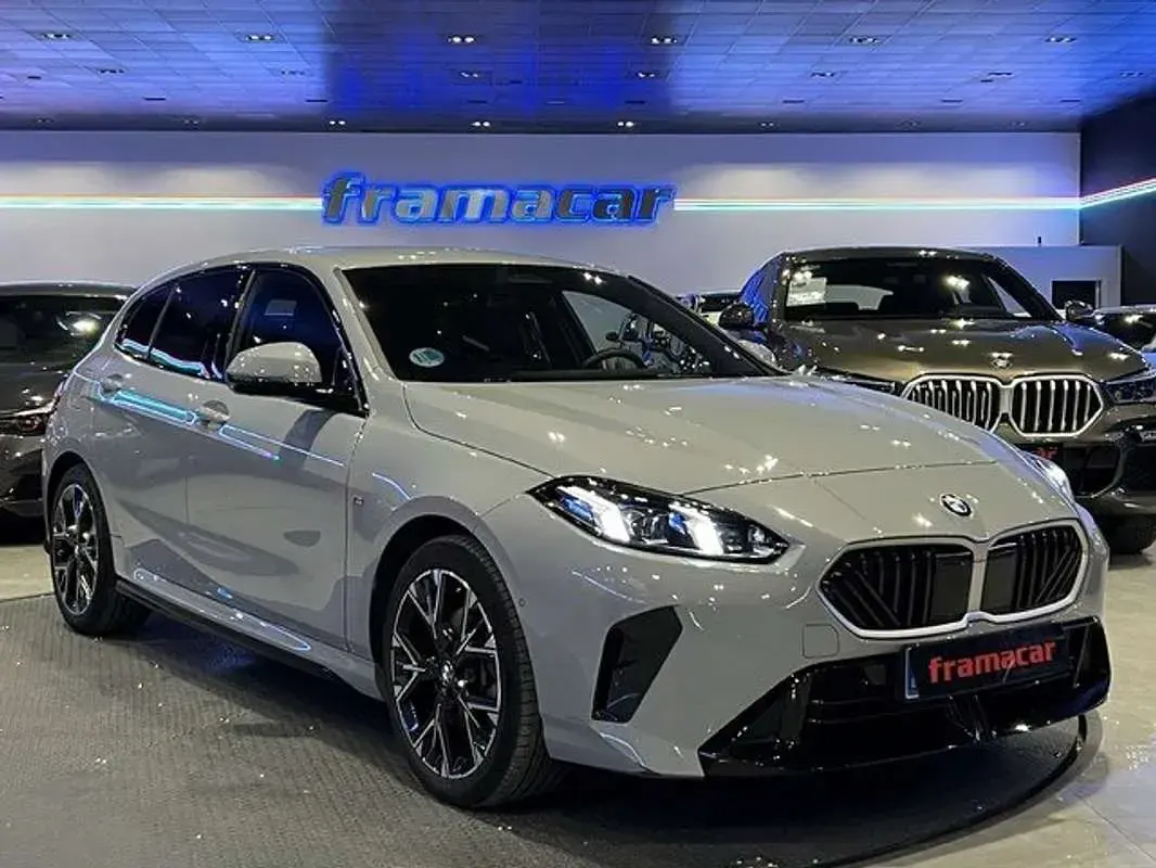 Usado BMW 116 Sport Line 163 CV (119 kW) 2025 Gris Utilitario