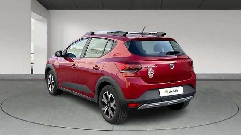 Usado Dacia Sandero Comfort 91 CV (66 kW) 2022 Rojo Utilitario