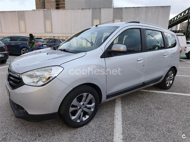 Usado Dacia Lodgy Lauréate 107 CV (78 kW) 2015 Gris / plata Monovolumen